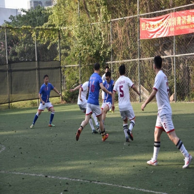 举足齐心每球必进，“国微杯”足球友谊赛正式打响