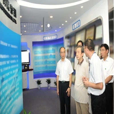 中央政治局委员、国务院副总理马凯莅临国微考察调研